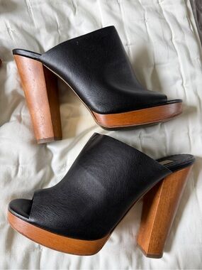 Stella McCartney mule open toe shoes. Black leather made in Italy.